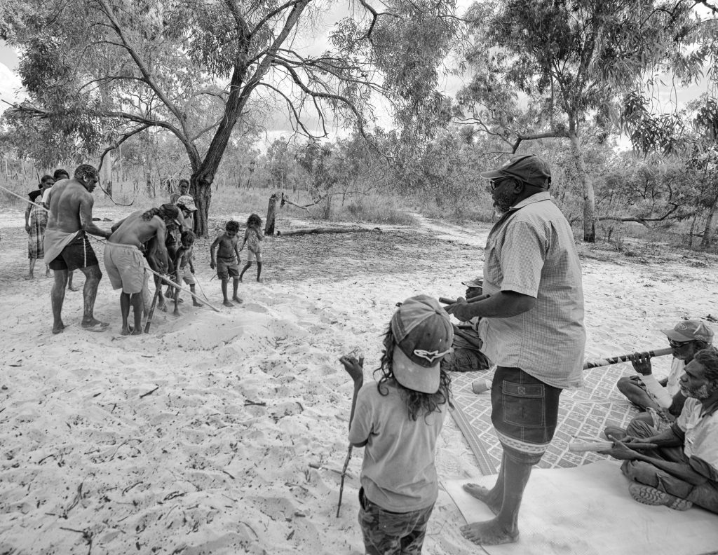  Davis Muwarra Marrawuŋgu  singing the Mukarr Djambatj Songline during a SharingStories program with the Liya Dhalinymirr Clan